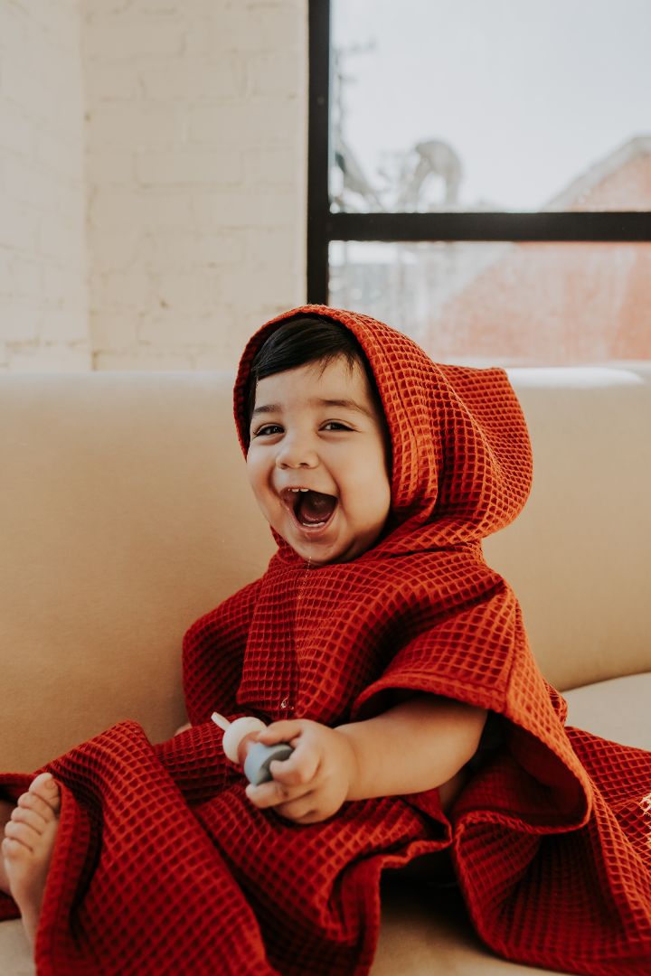 Hooded Poncho Towel in Toasted Acorn